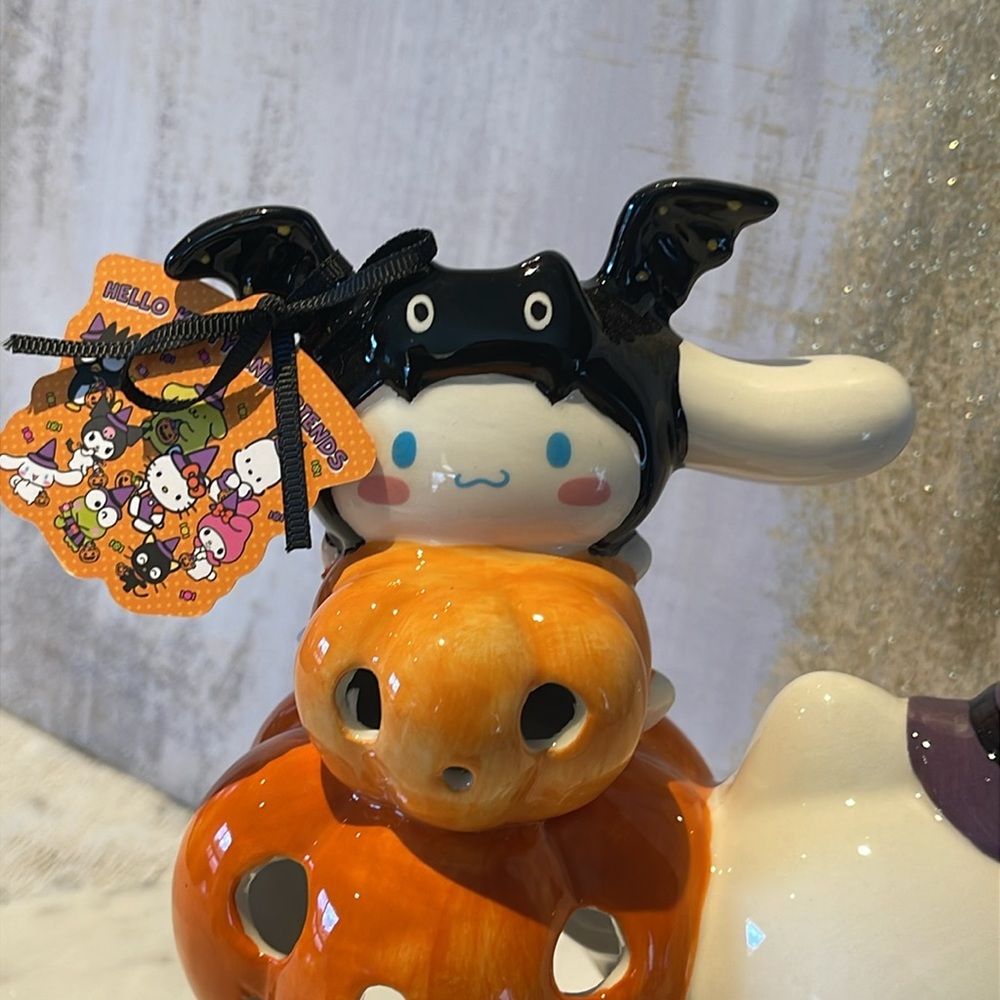 Hello Kitty and Cinnamoroll Halloween Figurine Halloween decoration 🎃👻🦇 - Picture 4 of 5